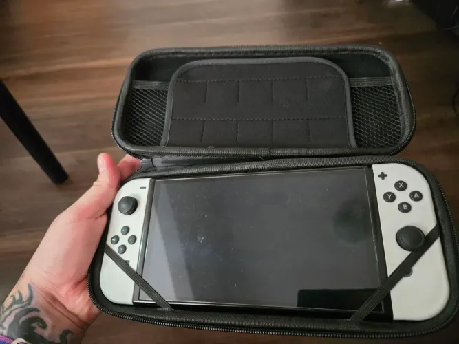 Nintendo switch OLED branco + case + película aplicada