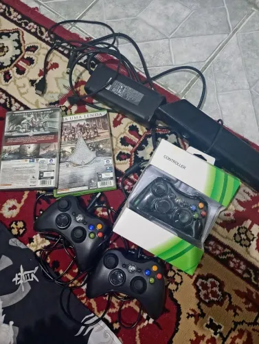 Controle de Xbox 2 com fio e 1 sem fio kitnet e fonte