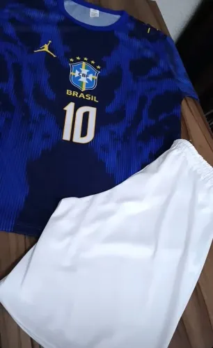 Conjunto infantil Brasil