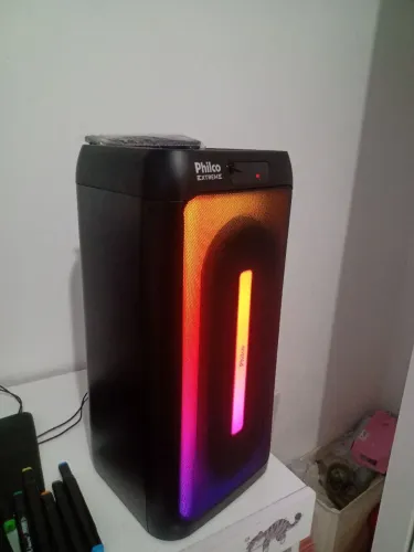 Caixa amplificada: pega microfone/ guitarra/Cd/teclado
