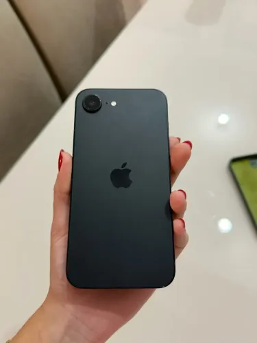 iPhone 16e usado