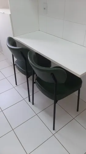 Vendo cadeiras estofadas em couríssimo