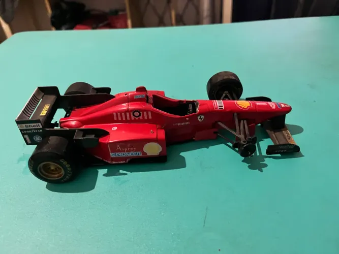 Miniatura Ferrari 310 de 1996 (Fórmula 1)