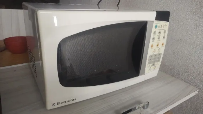 MICRO-ONDAS ELECTROLUX 18L - FUNCIONANDO PERFEITAMENTE