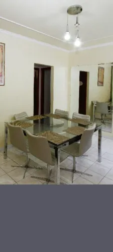 Mesa quadrada 1,40 x 1,40 com 6 cadeiras giratórias