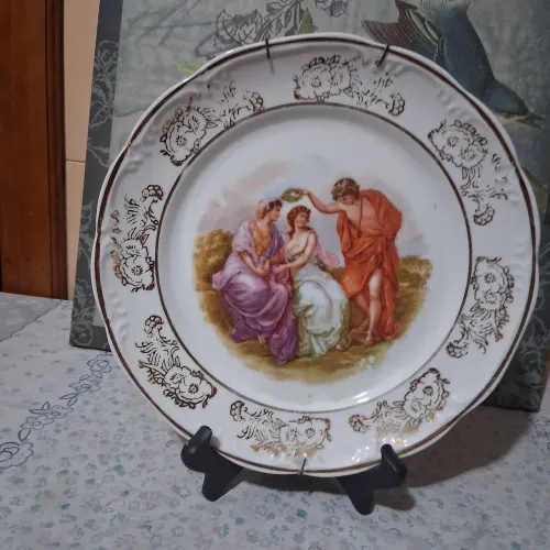 Prato decorativo com suporte, porcelana Schmidt..