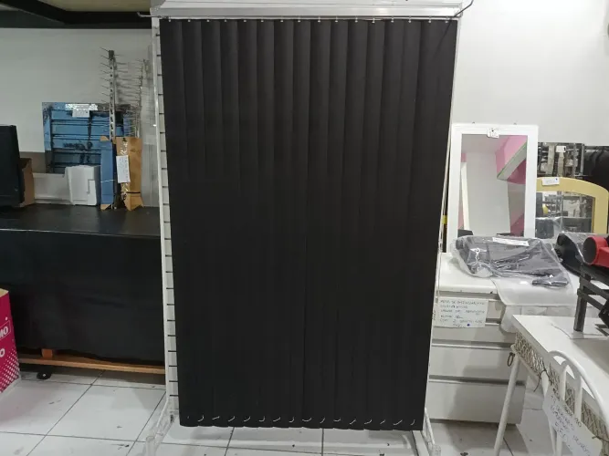 Persiana Vertical Preta e Branca