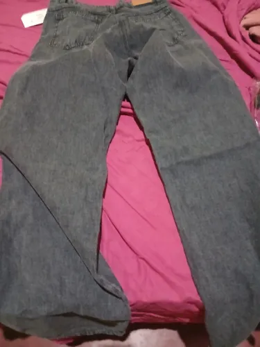 Calça jeans patalona veste 42 pequeno 