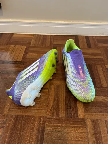 Chuteira Adidas F50 sem cadarço 39