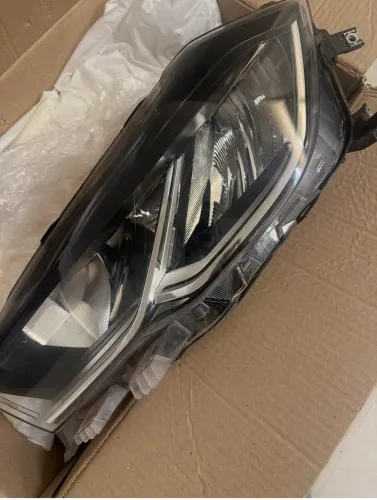 Farol Led esquerdo polo 2023