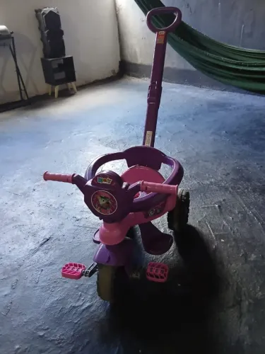 Vendo Carrinho de criança semi novo pouco usado 70 reais.