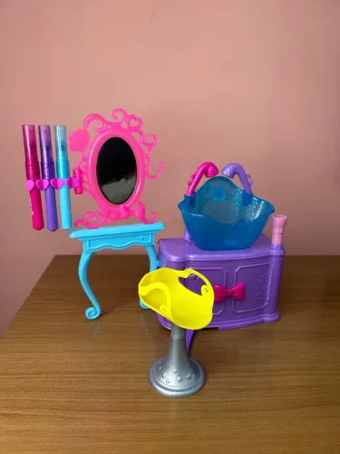 salão da Barbie 2010 Barbie Hairtastic Color and Wash Salon
