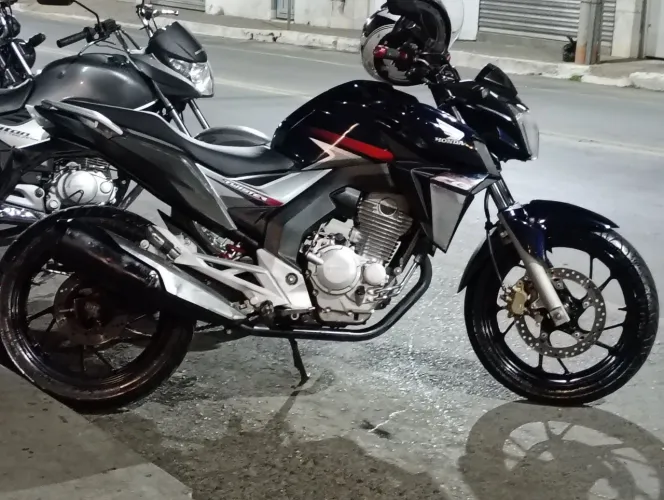 CB 250F YWISTER semi nova,LINDA.