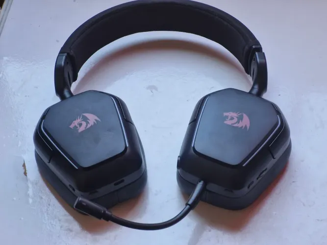 Headset Gamer Sem Fio Redragon Mira, RGB, 7.1, Drivers 40mm, Bluetooth, P2, Preto