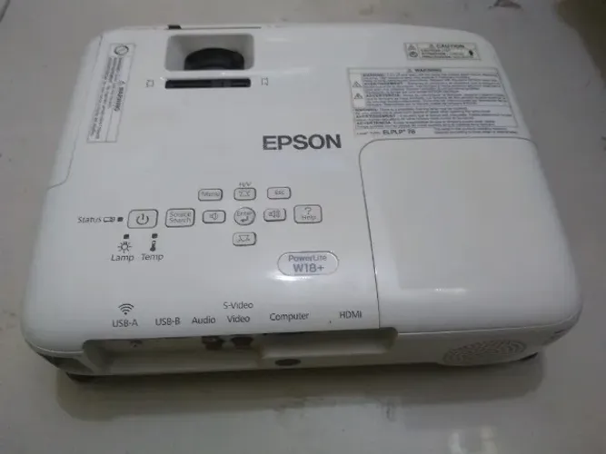  Projetor Epson  PROJETOR EPSON POWERLITE W18+ H550A -3000 lumes-wirelles-super novo