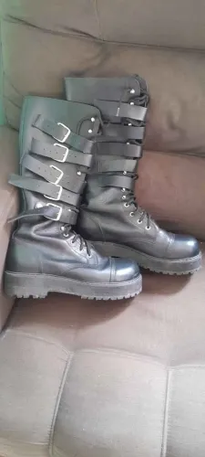 Coturno Villela Boots Plataforma Cano Alto de Couro 6cm.