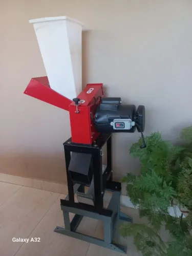 Triturador de capim e grãos