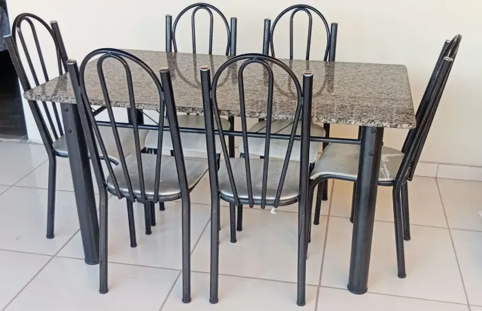 Mesa de mármore 6 cadeiras