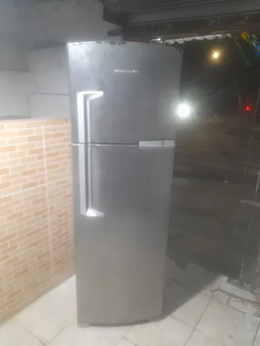 Vendo essa geladeira Brastemp 380 litros em perfeito funcionamento frost free