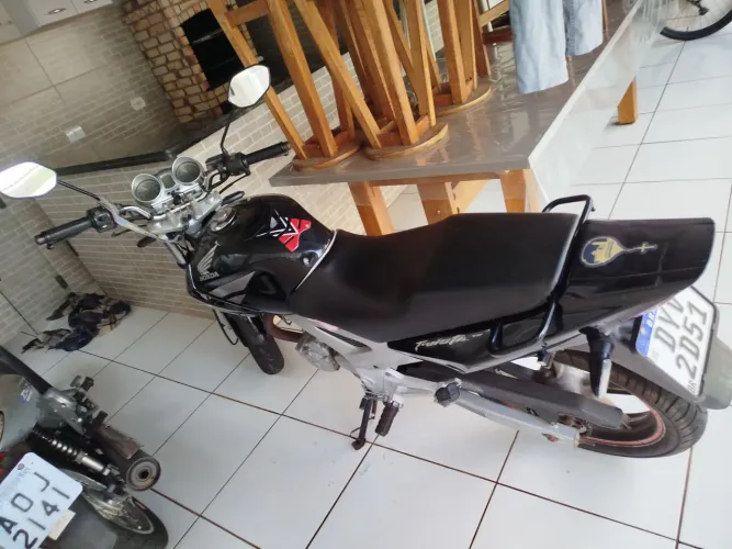 Vende moto Twister cb 250 toda original 