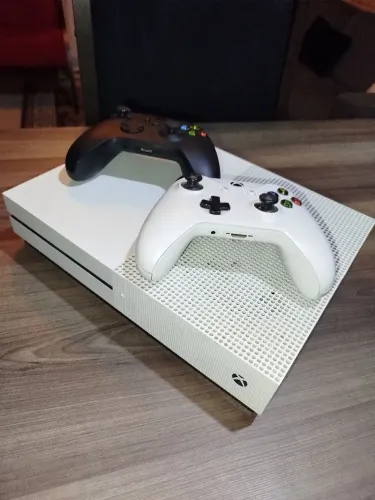 Vendo Xbox One S R$1.300