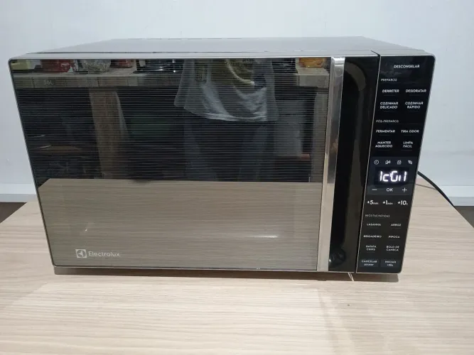 Microondas Electrolux espelhado 36L grande