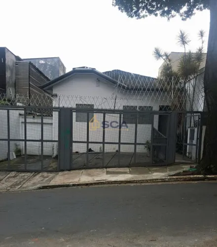 Casa comercial com 218m², 3 salas e 3 vagas ao lado da ESPM na Vila Mariana