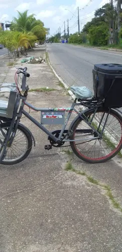 Bicicleta cargueira para venda de lanche