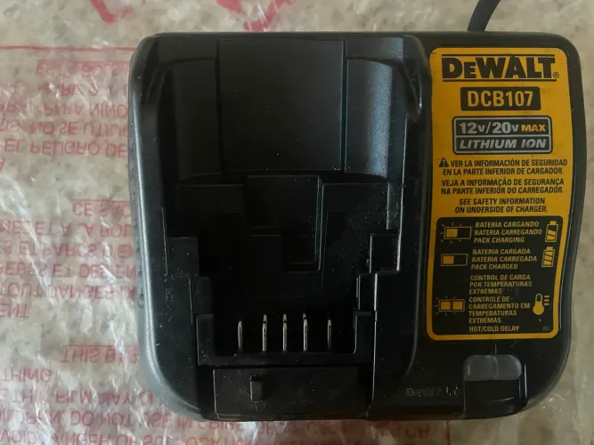 Carregador + bateria Dewalt 4AH