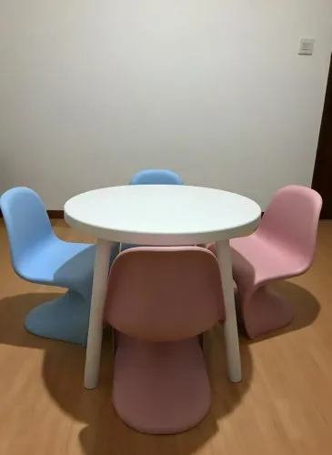 Mesa de Madeira Maciça Infantil + 4 Cadeiras Panton