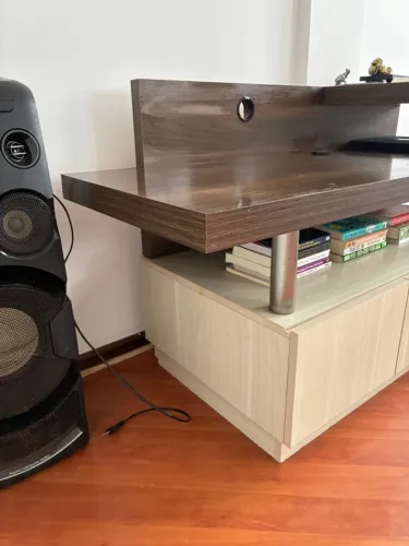 Rack/Aparador Moderno com Nicho Superior - Excelente Estado