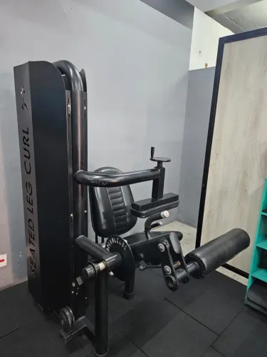 Banco extensor + flexor