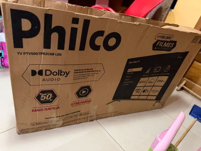 Tv smart 50 polegadas nova com os plásticos na tela modelo novo