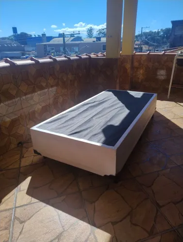 Cama box solteiro (não acompanha o colchão)