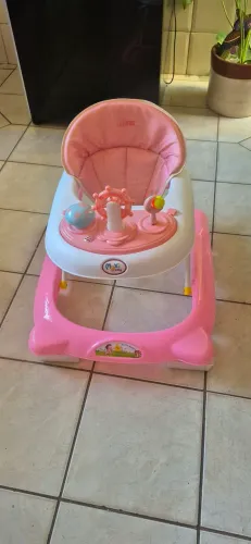 ANDADOR MENINA EM PERFEITO ESTADO