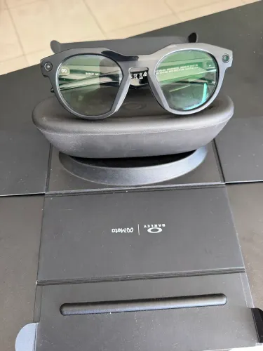 Óculos Meta Oakley HSTN