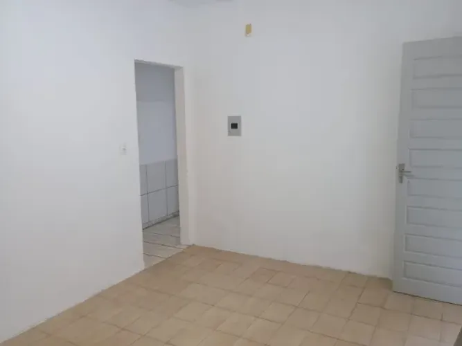 Aluga-se Casa em Capoeiras com 3 Quartos