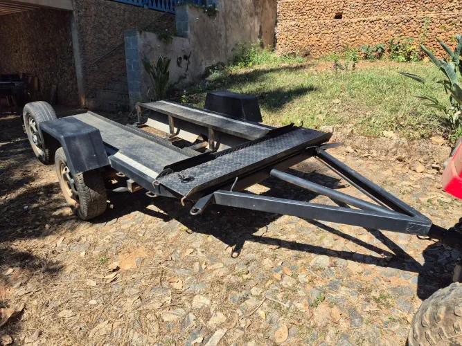 Carretinha Plataforma para 2 Motos ou 1 Quadricicloo