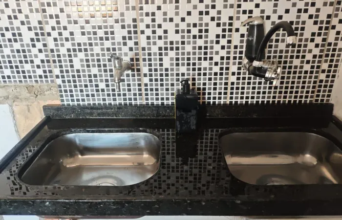 Pia de inox com 2 cubas com mármore