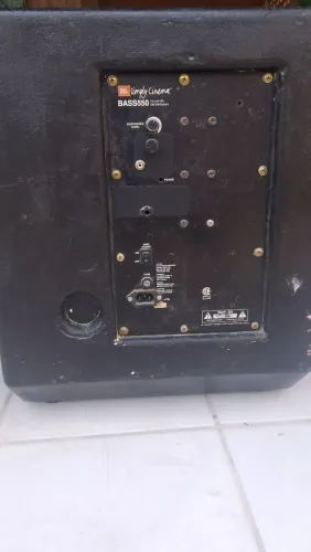 Sub da JBL orinal de 15, 3000 de RMS ainda puxa uma caixa passiva