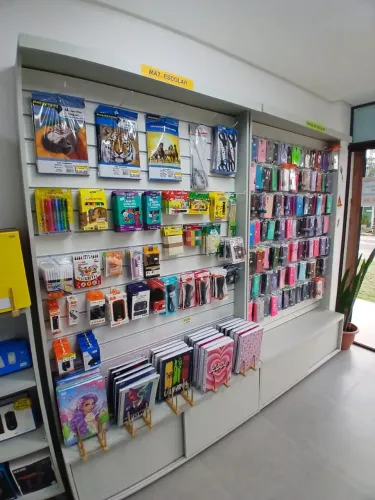 Loja de Eletrônicos/Mat. Escolar Vendo ou troco