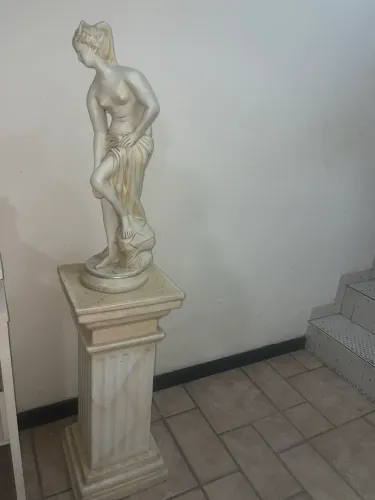 Estátua Greco-romana e Base