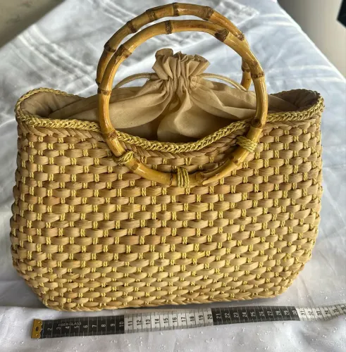 Bolsa de praia confeccionada em palha, forro que pode ser acrescentado mais coisas,