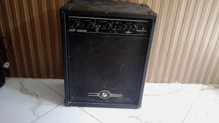 Vendo essa caixa de som amplificada MF 400 funcionando perfeitamente e em bom estado!!!