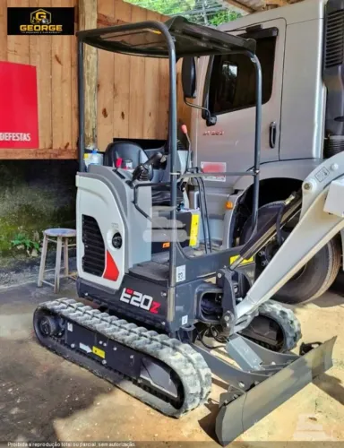 Miniescavadeira Bobcat E20Z - 300h