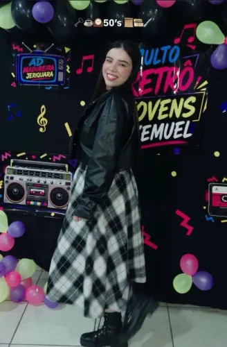 saia midi xadrez shein preta e branca