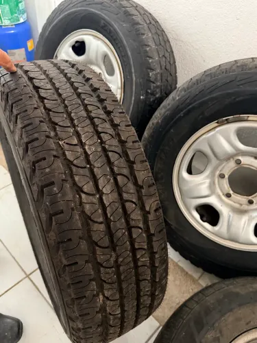 Pneus com rodas 245/ 70/16 S10