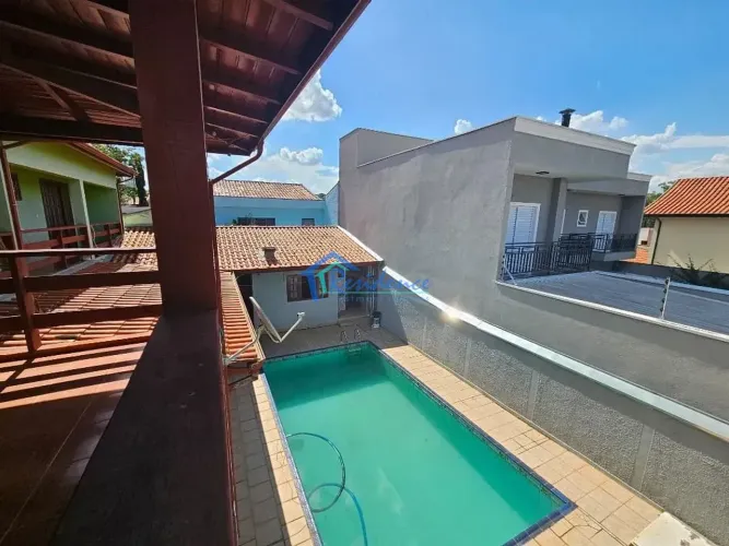 Linda casa com Piscina para venda