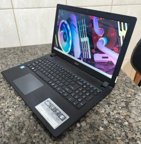 IMPECÁVEL! Notebook Acer i5-7200U - Memória 8GB - 128GB SSD M.2 - Bateria 2-3 horas