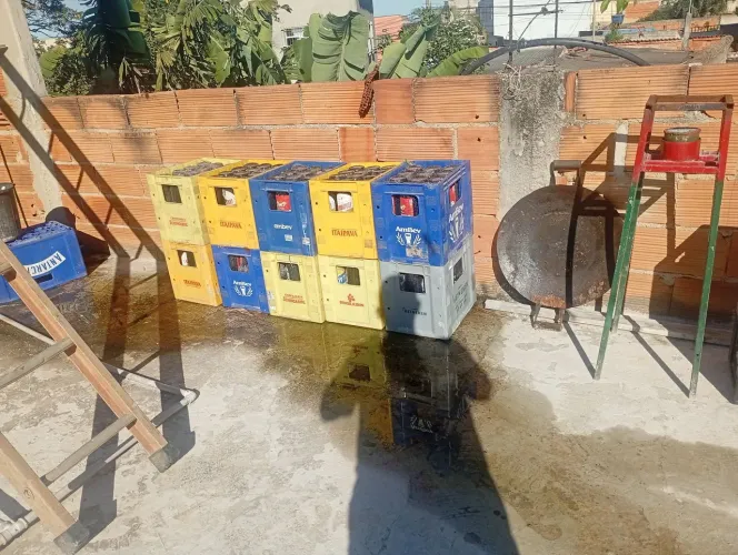 Caixas de litrão e litrinho